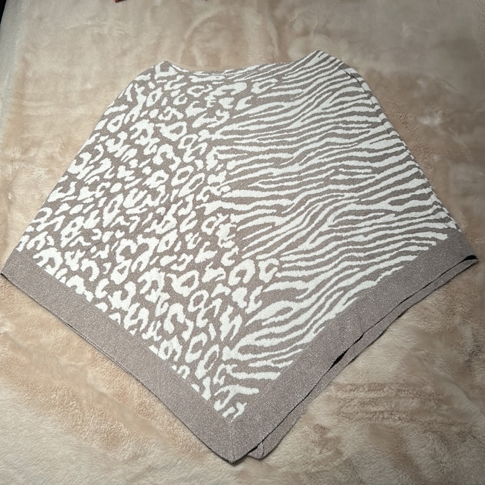 Barefoot Dreams Animal Print Poncho - NWOT - Picture 3 of 9